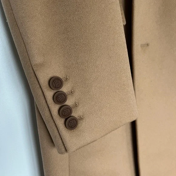 Burberry Beige/Tan Trench Coat Label Detail - Picture 6 of 16